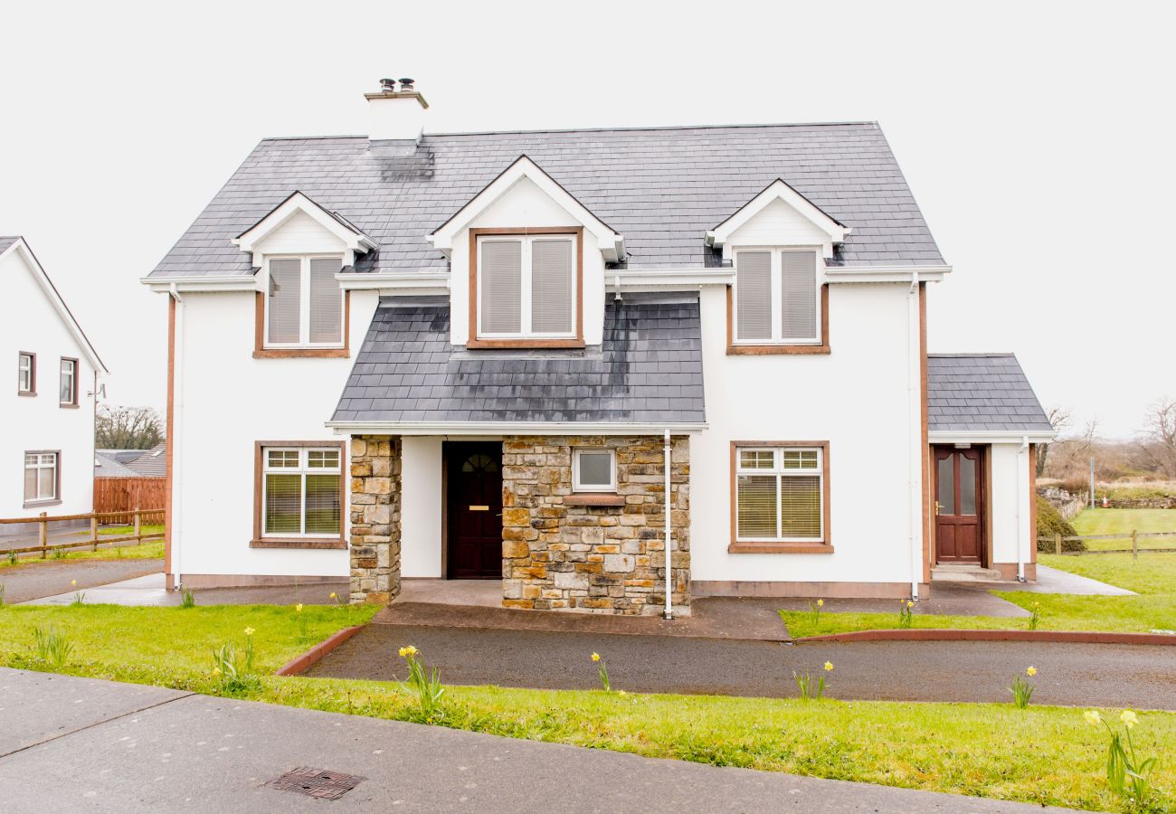 House in Tullaghan - Duncarbury 4bed. House x 1Night