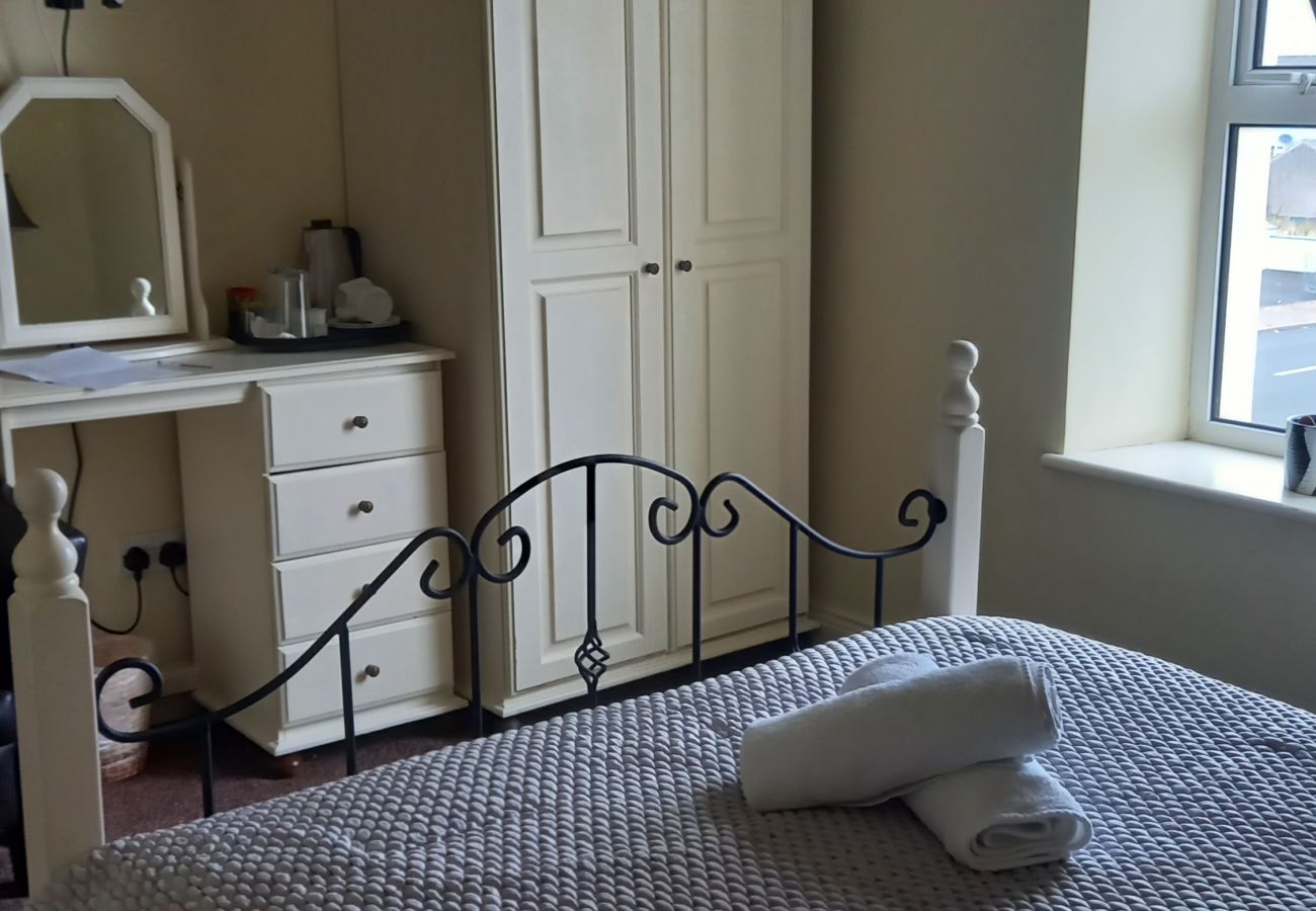 Rent by room in Kinlough - The CourtHouse Doble Bedroom