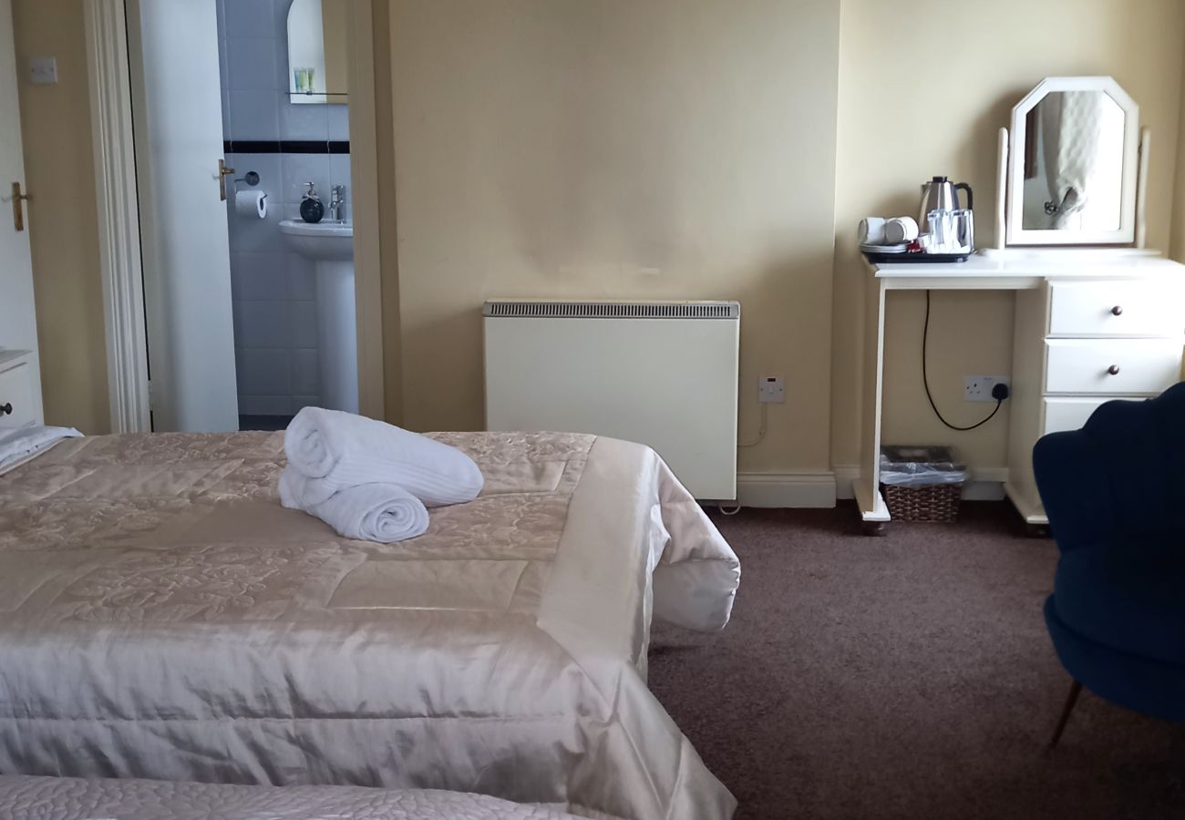 Rent by room in Kinlough - The CourtHouse triple Bedroom