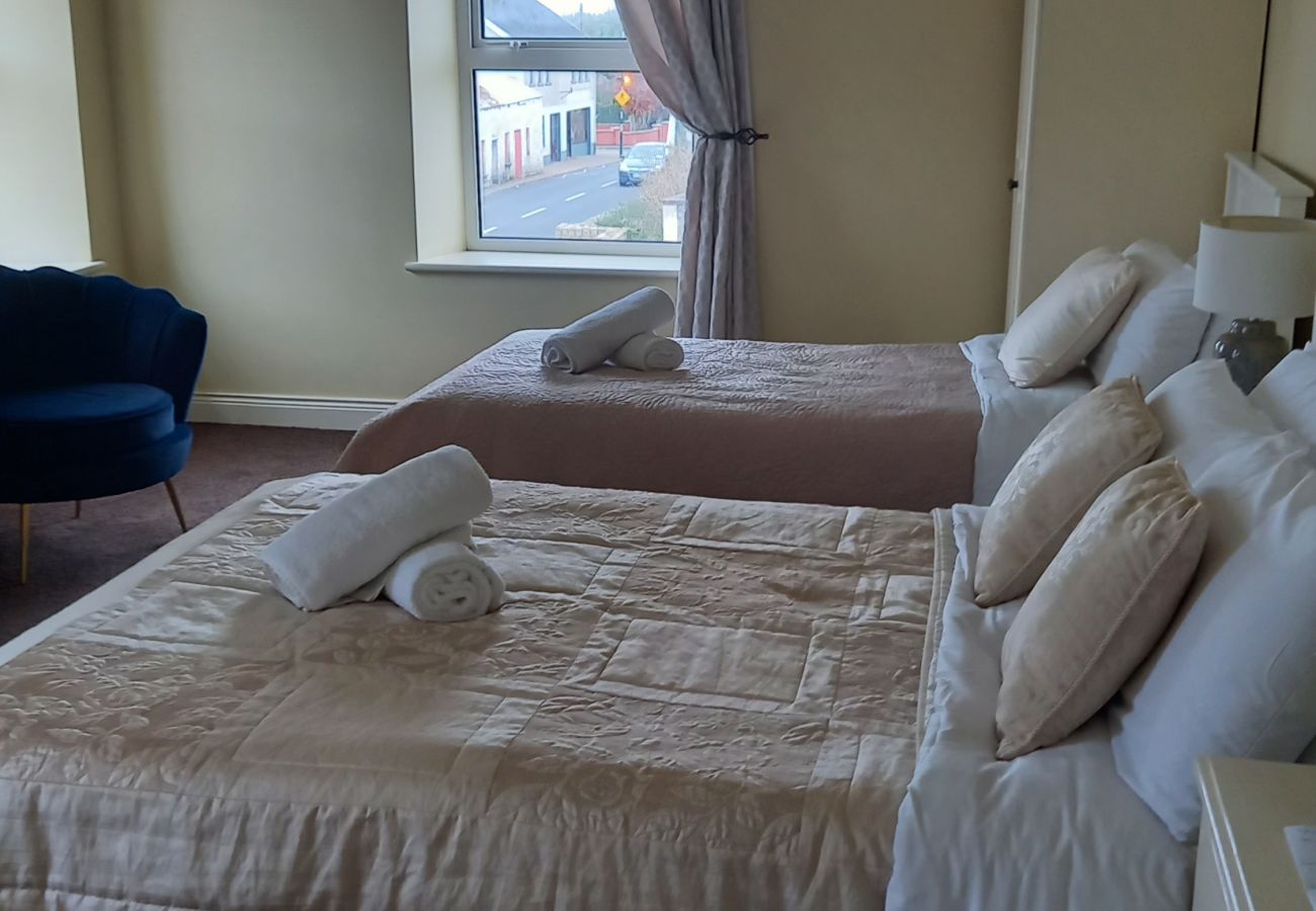 Rent by room in Kinlough - The CourtHouse triple Bedroom